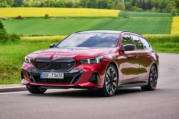 نگاهی به بی‌ام‌و i5 M60 | یک برقی کم‌نظیر